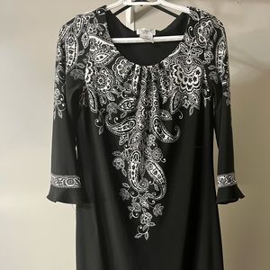 Maggy London Black three quarters sleeve white design dress. Knee length size 6